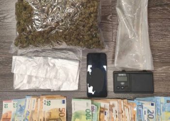 Αστυνομικοί της Σπάρτης πέρασαν χειροπέδες σε 47χρονο διακινητή κάνναβης στην Αθήνα  – ΦΩΤΟ