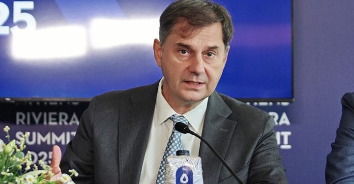 Εμπρηστική επίθεση στο πολιτικό γραφείο του Χάρη Θεοχάρη – «Ήταν μέσα εργαζόμενοι» λέει η ΝΔ – ΦΩΤΟ