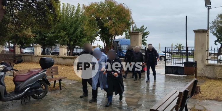 Στον ανακριτή 11 από τους Τούρκους που συνελήφθησαν με 147 πιστόλια – ΦΩΤΟ