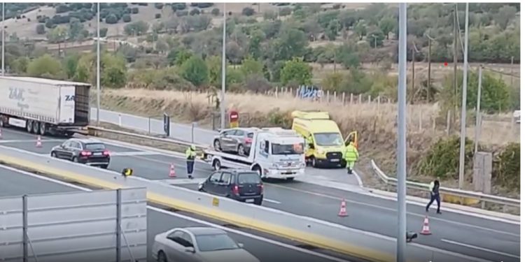 Κοζάνη: H έντονη ομίχλη οδήγησε σε τροχαίο στην Εγνατία Οδό – ΦΩΤΟ