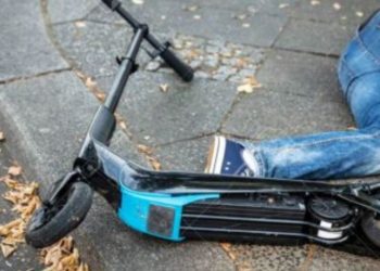 ΒΙΝΤΕΟ ΝΤΟΚΟΥΜΕΝΤΟ από το τροχαίο στην Πέτρου Ράλλη όπου μοτοσικλετιστής σκότωσε και εγκατέλειψε 44χρονο με πατίνι