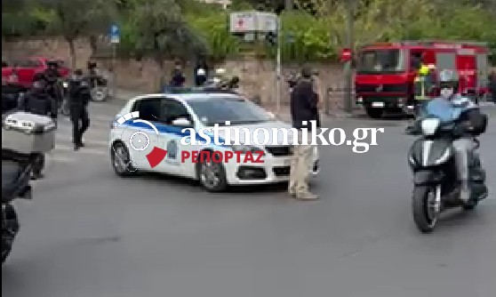 Συναγερμός στη Βασιλίσσης Σοφίας για ύποπτο μηχανάκι με μπαγκαζιέρα – ΒΙΝΤΕΟ – ΦΩΤΟ