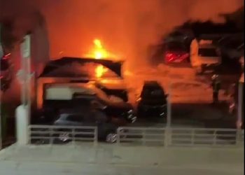 BINTEO NTOKOYMENTO από την εμπρηστική επίθεση σε αντιπροσωπεία αυτοκινήτων στη Νέα Χαλκηδόνα