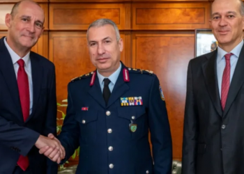 Συνάντηση του Αρχηγού της ΕΛΑΣ με τους Παναγιώτη και Γιώργο Αγγελόπουλο