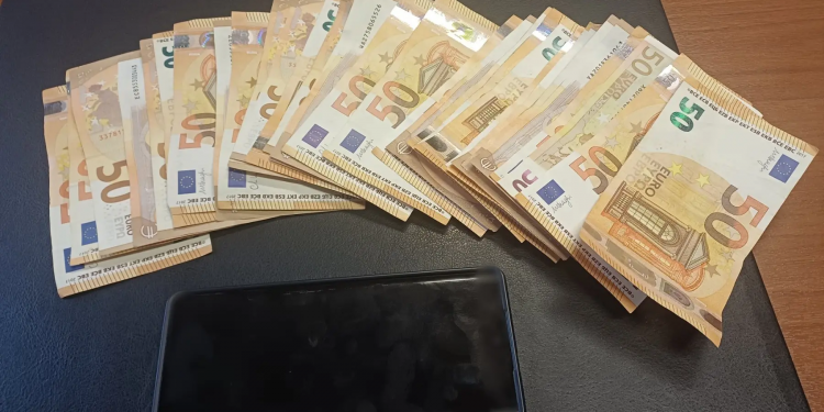 Ευρυτανία: Το κόλπο  της τηλεφωνικής απάτης έπιασε, αλλά ο δράστης επέστρεψε τα 2/3 του ποσού – ΦΩΤΟ
