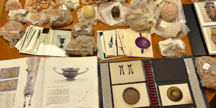 «Ξεδοντιάστηκε» διεθνές κύκλωμα αρχαιοκαπηλίας με έδρα τη Βουλγαρία και «πλοκάμια» και στην Ελλάδα – Συνελήφθη μέλος της οργάνωσης – ΦΩΤΟ