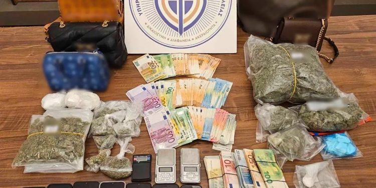 Ο «πλούσιος» αστυνομικός από την Βορειοανατολική Αττική και το κύκλωμα των ναρκωτικών – ΦΩΤΟ