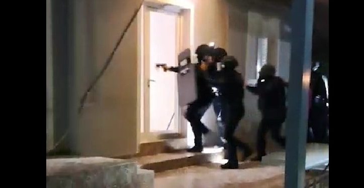 ΒΙΝΤΕΟ ΝΤΟΚΟΥΜΕΝΤΟ από την επιχείρηση της ΕΛΑΣ για τους Ρομά απατεώνες με λεία 7,6 εκατ. ευρώ – ΦΩΤΟ