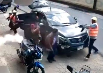 Σοκαριστικό ΒΙΝΤΕΟ ΝΤΟΚΟΥΜΕΝΤΟ: Ντύθηκαν εργάτες και εκτέλεσαν εργολάβο και τη σύζυγό του στη μέση του δρόμου