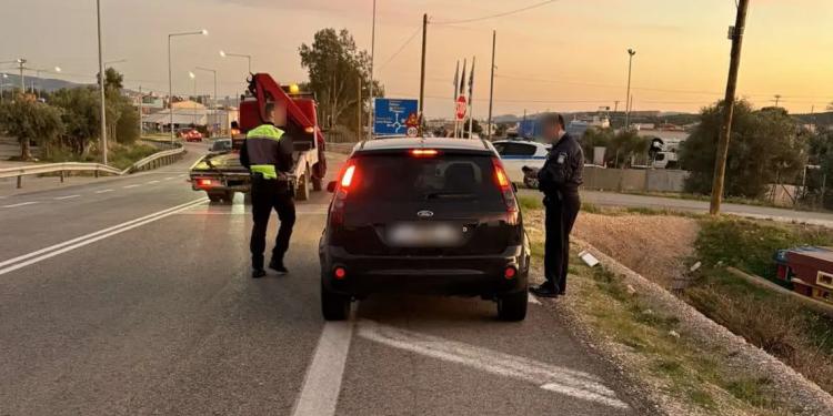 Σωρεία παραβάσεων ανέδειξαν οι τροχονομικοί έλεγχοι σε Μάνδρα και Περιστέρι – ΦΩΤΟ
