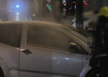 Φωτιά εν κινήσει  σε όχημα στη Συγγρού: Κλειστή η Πετμεζά, αυξημένη η κίνηση – ΦΩΤΟ