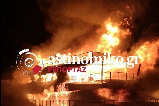 BINTEO NTOKOYMENTA από τη φωτιά σε πολυτελή σκάφη στην Ακτή Θεμιστοκλέους στον Πειραιά – ΦΩΤΟ