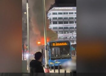 Θεσσαλονίκη: Λεωφορείο εν κινήσει και με επιβάτες «λαμπάδιασε» – ΒΙΝΤΕΟ – ΦΩΤΟ