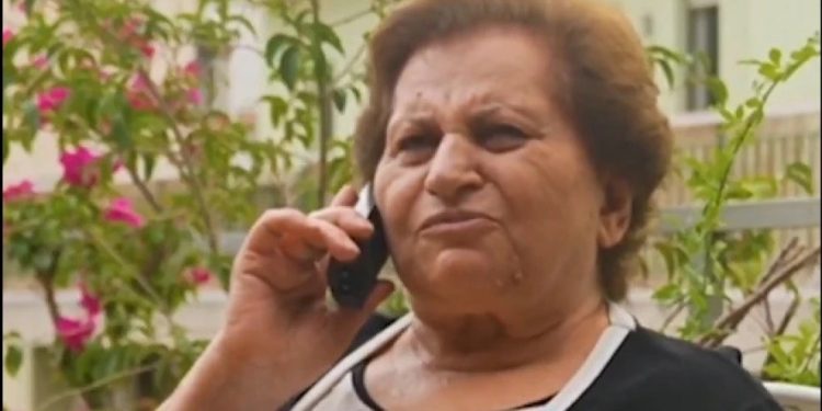 Η γιαγιά Χρυσούλα στέλνει τους απατεώνες… στην Αστυνομία – Το νέο σποτ της ΕΛΑΣ – ΒΙΝΤΕΟ