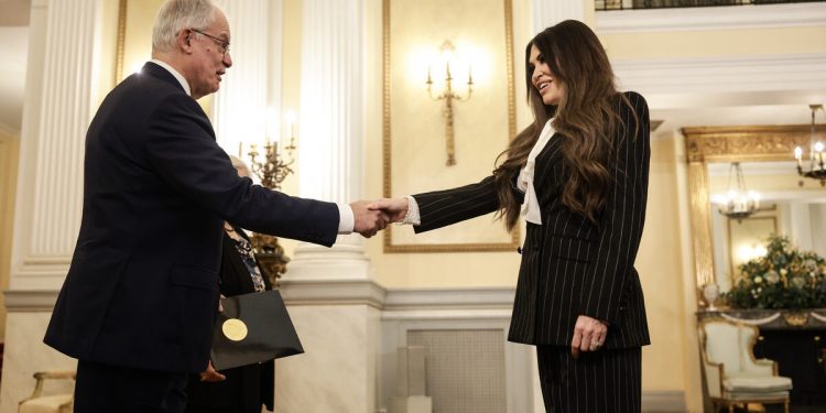 Νέα σελίδα στις σχέσεις Ελλάδας – ΗΠΑ με την άφιξη Γκίλφοϊλ – Τι συζήτησαν η πρέσβειρα με τον πρόεδρο της Δημοκρατίας -BINTEO – ΦΩΤΟ