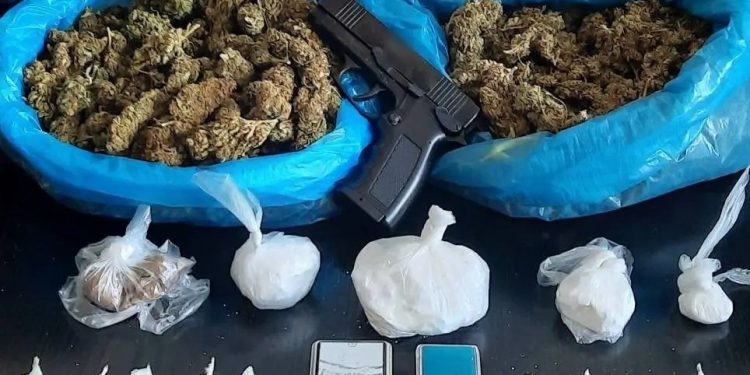 Ηράκλειο: Συνελήφθη 27χρονος διακινητής κοκαΐνης και κάνναβης – Είχε πιστόλι – ΦΩΤΟ