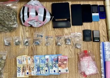 Σπείρα διακινούσε ηρωίνη, κάνναβη και μεθαδόνη σε Αθήνα και Βύρωνα – Συνελήφθη η 61χρονη αρχηγός – ΦΩΤΟ