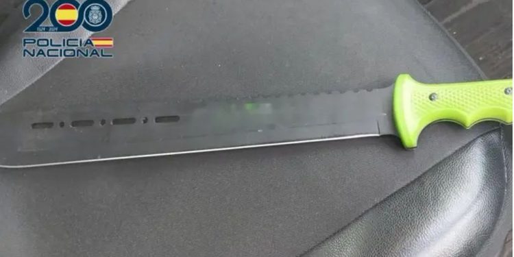 Απίστευτο περιστατικό στη Μαδρίτη: Πατέρας απείλησε προπονητή με μαχαίρι επειδή δεν έβαζε τον γιο του να παίζει και συνελήφθη