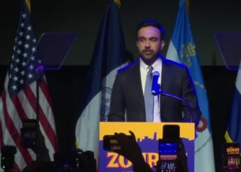 Ιστορική νίκη: Ο δημοκρατικός σοσιαλιστής Ζοχράν Μαμντάνι εξελέγη ο πρώτος μουσουλμάνος δήμαρχος της Νέας Υόρκης – ΒΙΝΤΕΟ