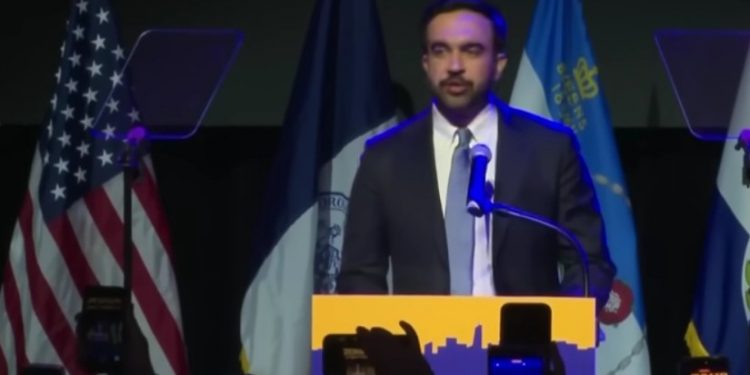 Ιστορική νίκη: Ο δημοκρατικός σοσιαλιστής Ζοχράν Μαμντάνι εξελέγη ο πρώτος μουσουλμάνος δήμαρχος της Νέας Υόρκης – ΒΙΝΤΕΟ