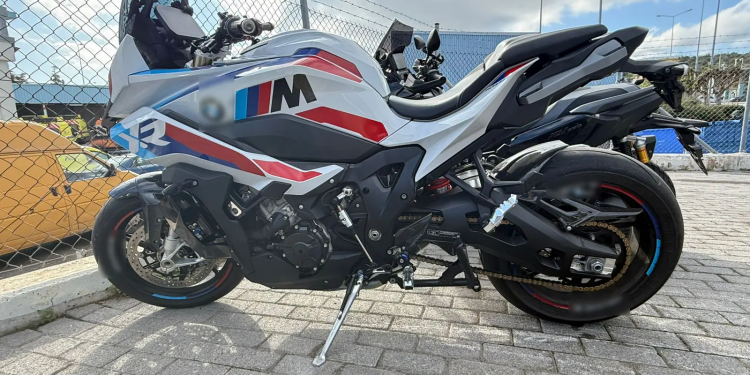 Σούζες και κόντρες με 250 χλμ την ώρα έκαναν μοτοσικλετιστές στην Αττική οδό, και το ανέβαζαν στα social media – ΒΙΝΤΕΟ – ΦΩΤΟ