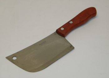 Σοκ στην Πετρούπουλη: Μαθητής πήγε στο σχολείο με μπαλτά 29 εκατοστών