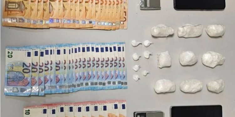 Θεσσαλονίκη: Χειροπέδες σε μία γυναίκα και έναν άντρα για διακίνηση κοκαΐνης – ΦΩΤΟ