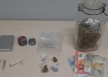 Xειροπέδες σε 16χρονο για εμπορία ναρκωτικών – Συνελήφθη κι ένας 17χρονος «πελάτης» – ΦΩΤΟ