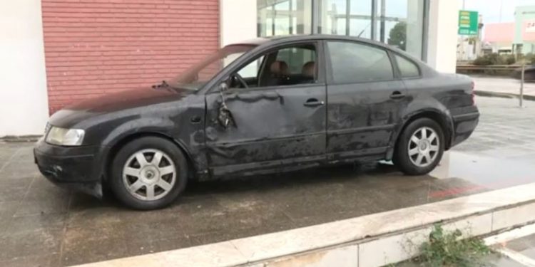 Νταλίκα εμβόλισε χαλασμένο ΙΧ και παρέσυρε τον οδηγό του – Αναζητείται από την ΕΛΑΣ o οδηγός της νταλίκας – ΒΙΝΤΕΟ