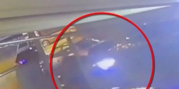 BINTEO NTOKOYMENTO από τη στιγμή που Ρομά διαρρήκτες εμβολίζουν μηχανές της ΔΙΑΣ στον Άγιο Δημήτριο