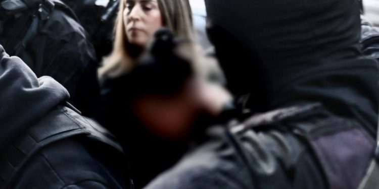 Σαλαμίνα: Δίωξη για ανθρωποκτονία από πρόθεση στην νύφη-φόνισσα – Τα 3 κρίσιμα λάθη που την πρόδωσαν – BINTEO