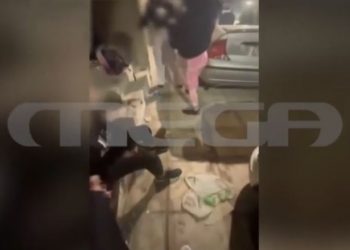 BINTEO NTOKOYMENTO: 16χρονη στο Περιστέρι «τσάκισε» στο ξύλο 13χρονη για ερωτική αντιζηλία