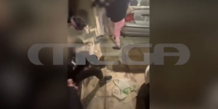 BINTEO NTOKOYMENTO: 16χρονη στο Περιστέρι «τσάκισε» στο ξύλο 13χρονη για ερωτική αντιζηλία