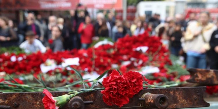 Πολυτεχνείο: Με την πορεία κορυφώνονται οι εκδηλώσεις – Δρακόντεια τα μέτρα της ΕΛΑΣ – 11 προσαγωγές – ΒΙΝΤΕΟ