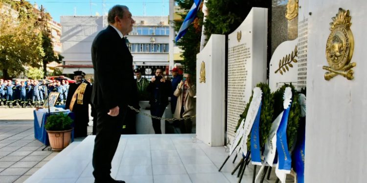 Θεσσαλονίκη: Φόρος τιμής στη μνήμη των πυροσβεστών που έχασαν τη ζωή τους εν ώρα καθήκοντος – ΒΙΝΤΕΟ – ΦΩΤΟ