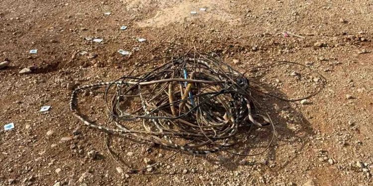 Μάνδρα: Όταν αστυνομικοί έγιναν… ηλεκτρολόγοι – BINTEO – ΦΩΤΟ