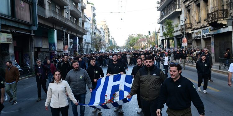 Πολυτεχνείο: Στην αμερικανική πρεσβεία η κεφαλή της πορείας – 43 προσαγωγές, οι 11 έγιναν συλλήψεις – BINTEO