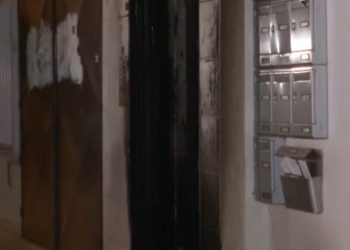 Θεσσαλονίκη: Εμπρηστική επίθεση με γκαζάκια σε πολυκατοικία – ΒΙΝΤΕΟ – ΦΩΤΟ