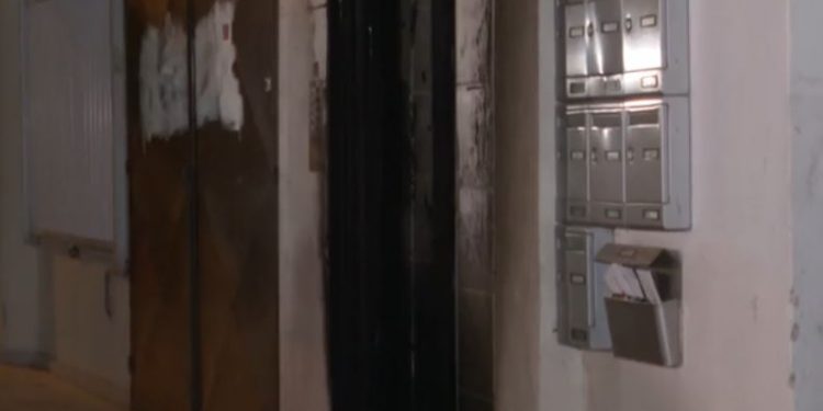 Θεσσαλονίκη: Εμπρηστική επίθεση με γκαζάκια σε πολυκατοικία – ΒΙΝΤΕΟ – ΦΩΤΟ