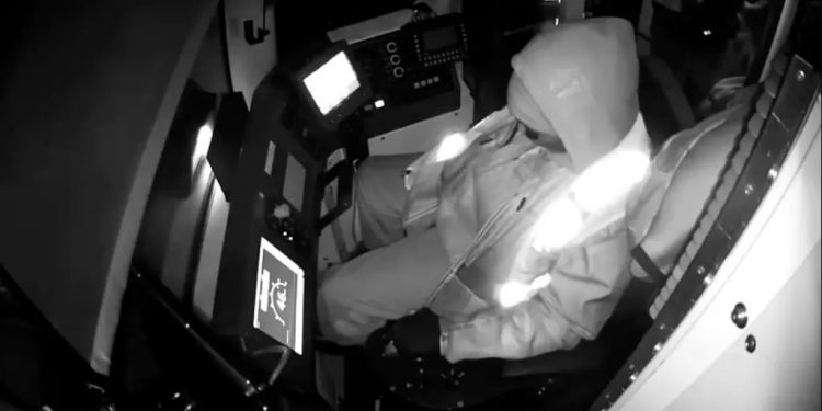 ΒΙΝΤΕΟ ΝΤΟΚΟΥΜΕΝΤΟ: Γυναίκα οδηγός τρένου στις ΗΠΑ αποκοιμήθηκε ενώ ο συρμός έτρεχε με 80χιλιόμετρα