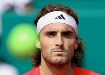 O Τσιτσιπάς έτρεχε με 210 χιλιόμετρα στην Αττική Οδό – Η «λυπητερή» του πήγε με… ψηφιακή κλήση