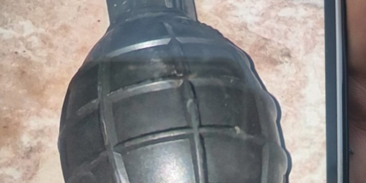 Φωτιά σε όχημα σωφρονιστικού υπαλλήλου στη Νίκαια: Πού επικεντρώνονται οι έρευνες της ΕΛΑΣ – ΦΩΤΟ