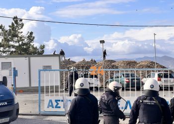 Ένταση στο αεροδρόμιο Ηρακλείου: Αστυνομικοί έριξαν χημικά και κρότου λάμψης σε αγρότες – BINTEO – ΦΩΤΟ