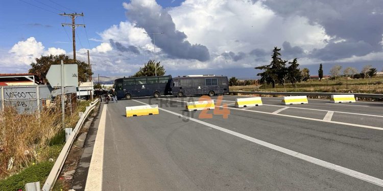 Ένταση στο αεροδρόμιο Ηρακλείου: Αστυνομικοί έριξαν χημικά και κρότου λάμψης σε αγρότες – BINTEO – ΦΩΤΟ