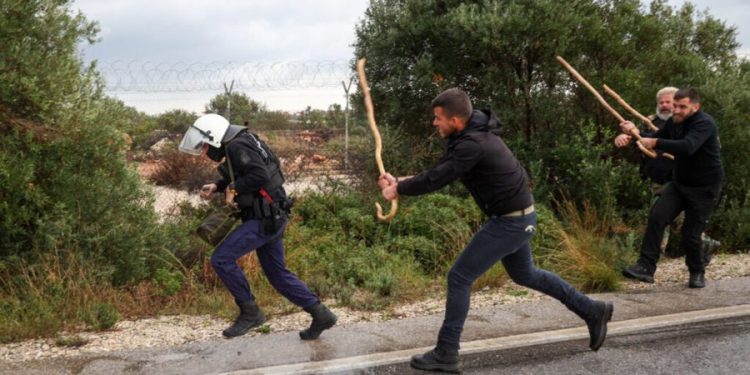 Κυβερνητικές πηγές: Άλλο τα μπλόκα και τα επεισόδια και άλλο τα αγροτικά ζητήματα