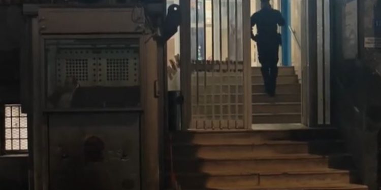 Καταδρομική επίθεση με μολότοφ στο Αστυνομικό Τμήμα Κυψέλης – Ελεύθεροι οι 14 προσαχθέντες – ΒΙΝΤΕΟ