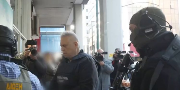 Στα δικαστήρια Πειραιά ο Έλληνας «Εσκομπάρ» για το φορτίο κοκαΐνης – ΒΙΝΤΕΟ – ΦΩΤΟ