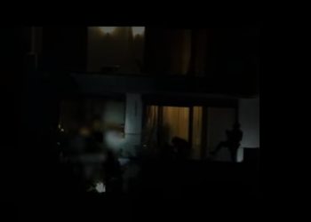 Καλύβια: Τα πρώτα λόγια του «πιστολιού» του Έντικ στους ΕΚΑΜΙΤΕΣ – Η στιγμή της εισβολής – ΒΙΝΤΕΟ – ΦΩΤΟ