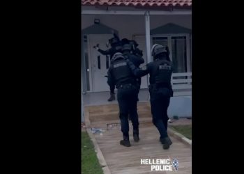 ΒΙΝΤΕΟ ΝΤΟΚΟΥΜΕΝΤΟ από την επιχείρηση της ΕΛΑΣ σε σπίτι συμμορίας διαρρηκτών με λεία πάνω από 600.000 ευρώ