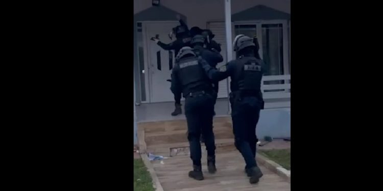 ΒΙΝΤΕΟ ΝΤΟΚΟΥΜΕΝΤΟ από την επιχείρηση της ΕΛΑΣ σε σπίτι συμμορίας διαρρηκτών με λεία πάνω από 600.000 ευρώ